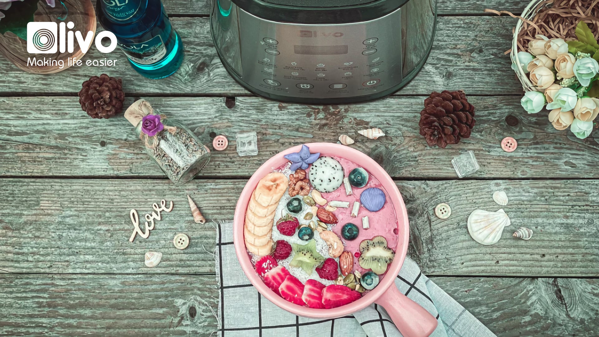 Smoothie dâu tây - chuối - mâm xôi đỏ mix yến mạch cho ngày nóng nực