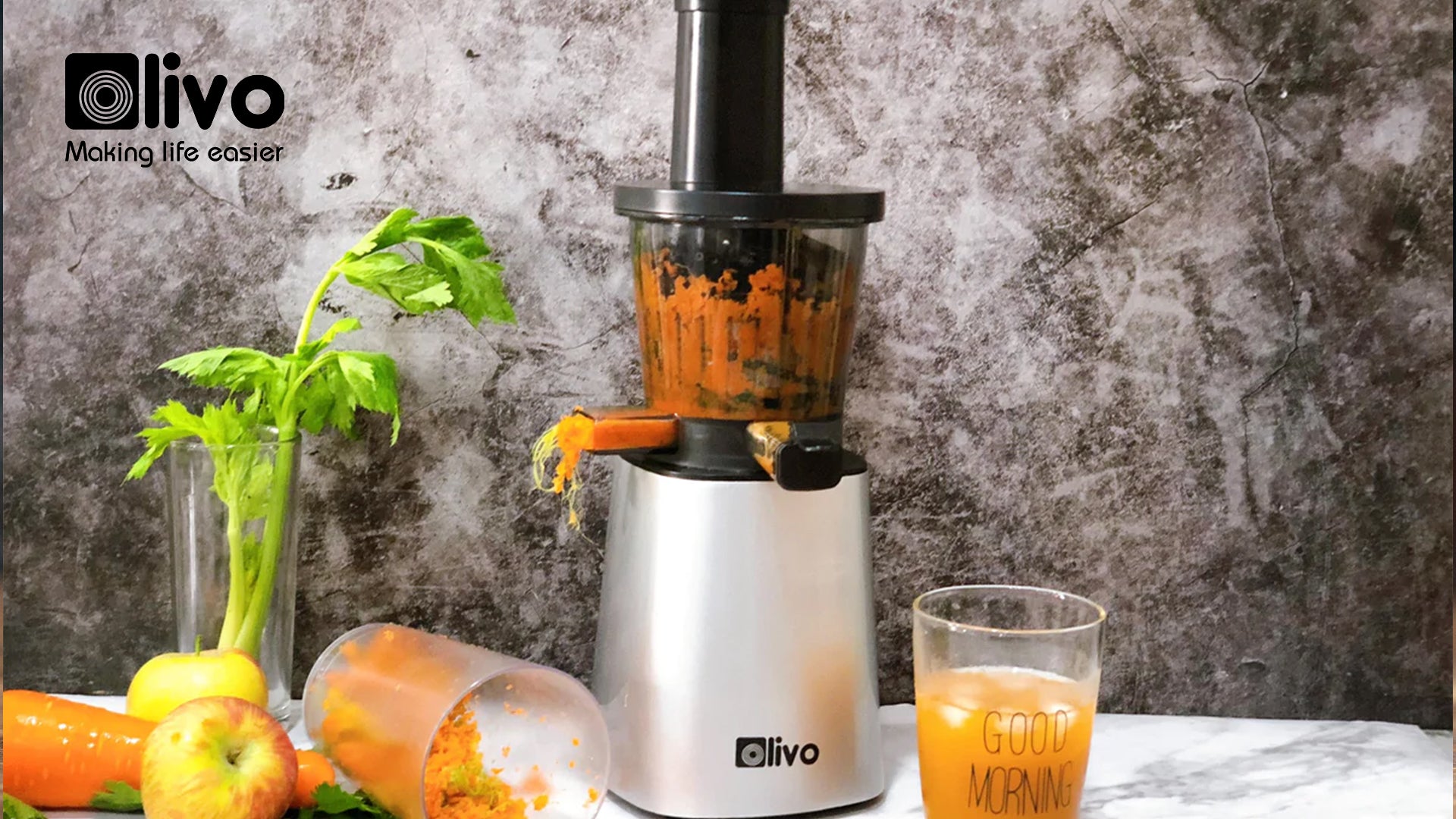 Thanh lọc cơ thể với nước ép cần tây - táo - cà rốt